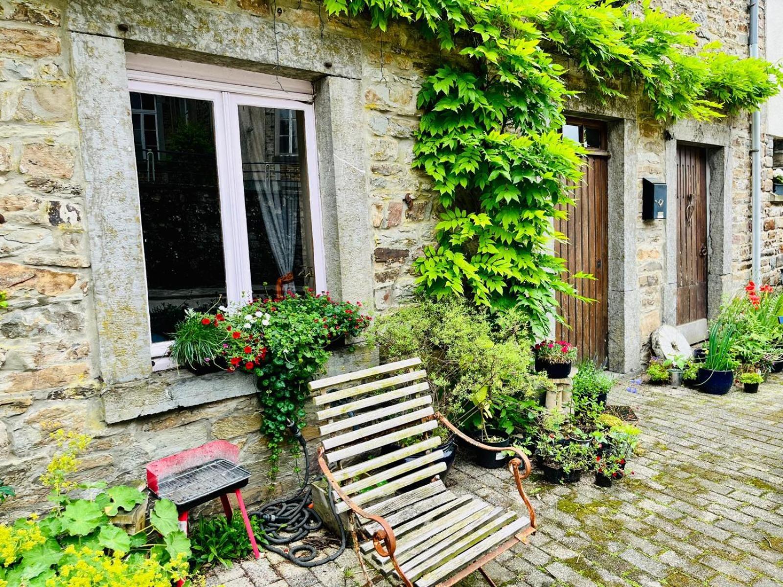 Vila Sous Les Feuilles Redu Exteriér fotografie